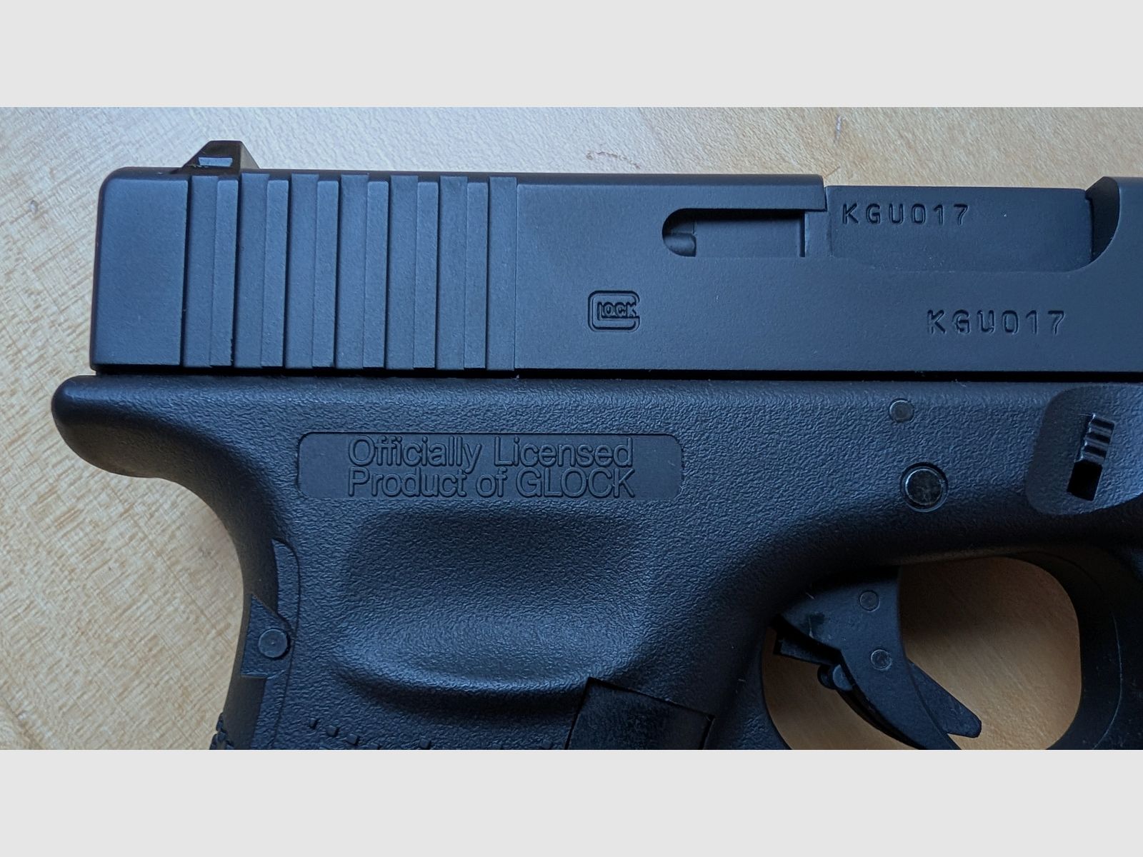 Glock 17 Gen. 4 Airsoft mit Metallschlitten CO2 BlowBack 6mm BB schwarz