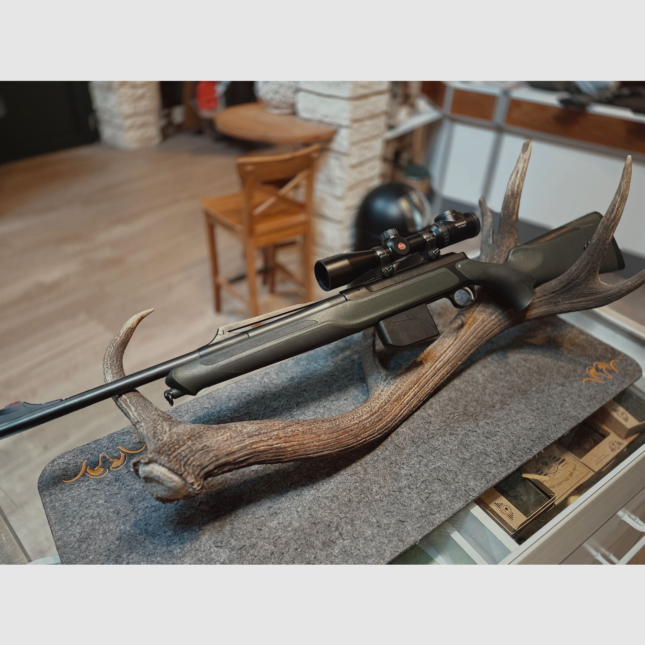 Sauer 303 Cal. .300 Win. Mag. - Leica Magnus 1,5-10x42