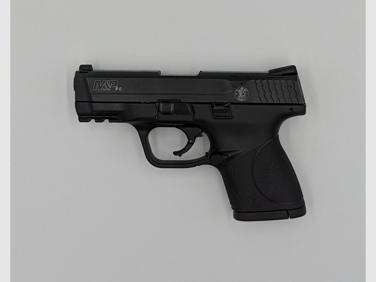 Schreckschusspistole  Smith & Wesson M&P9c, Hersteller Umarex, neu und ungebraucht mit zwei 12 Schuss Magazine  Kaliber: 9 mm P.A.K. 