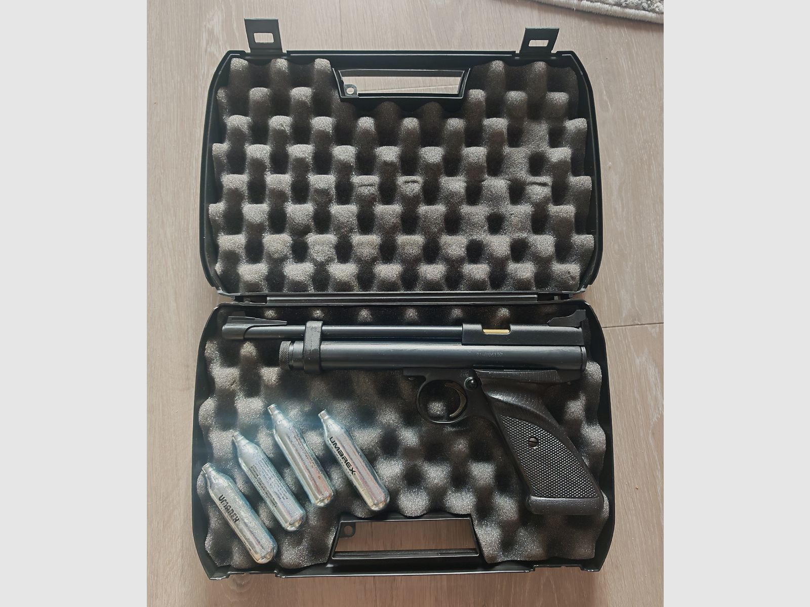 Crosman 2240, 5,5mm, mallette, comme neuf.