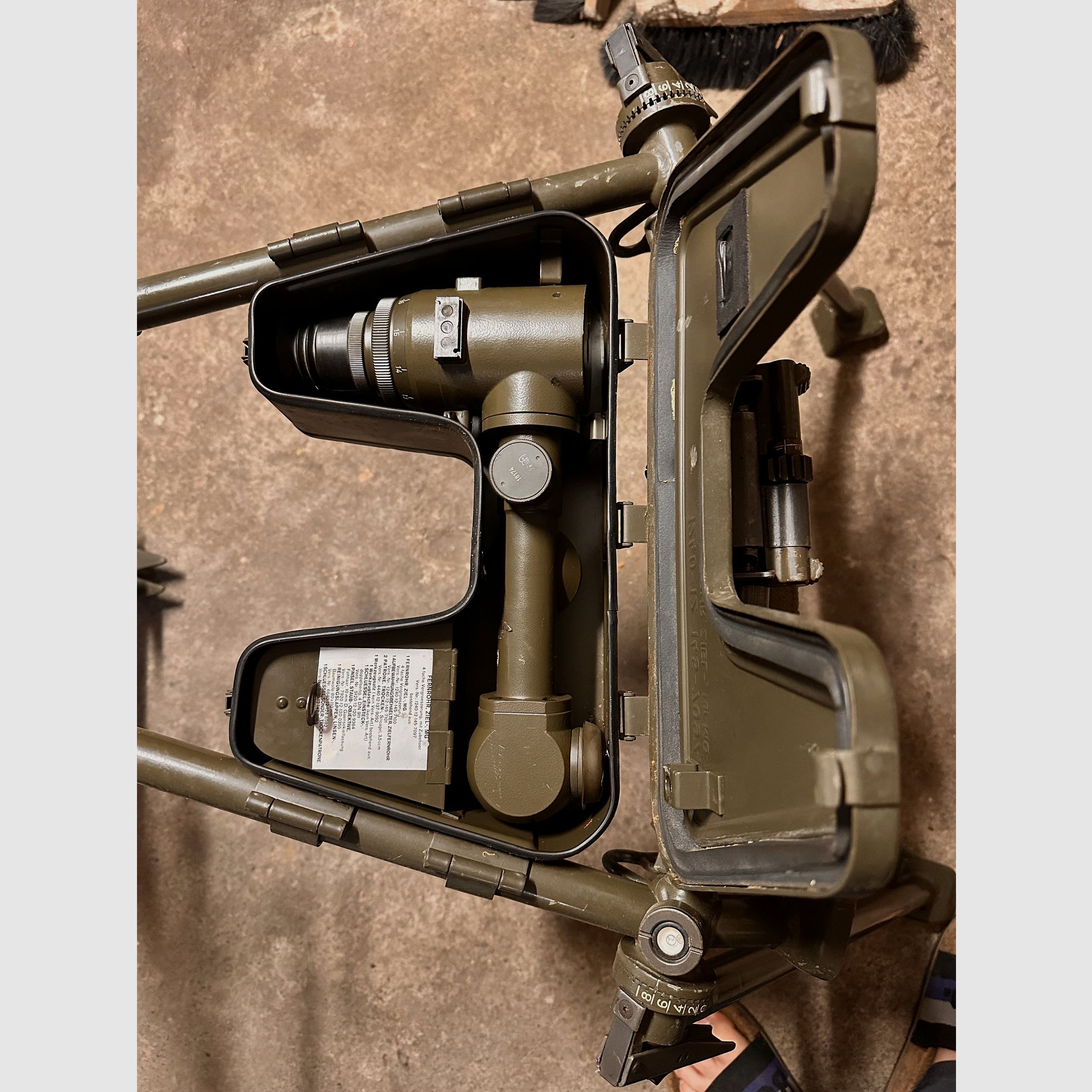 MG 3 affusto terrestre con ottica BW affusto da campo hensoldt wetzlar