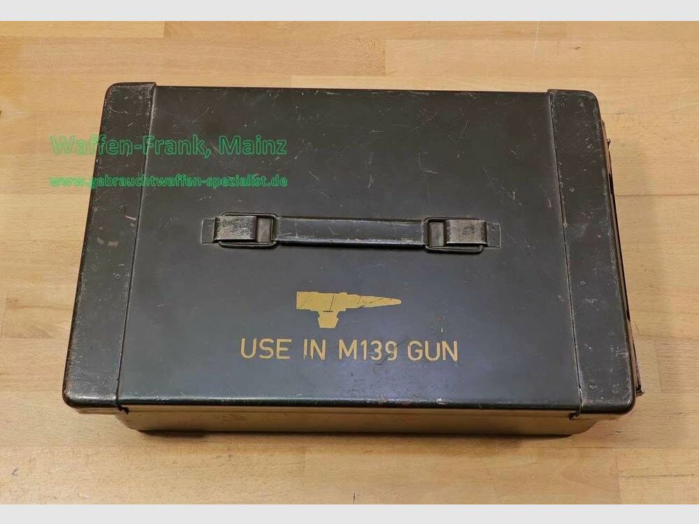 USA, Various Ammunition Box, Metal/M139 Gun Vietnam Era M139 Gun