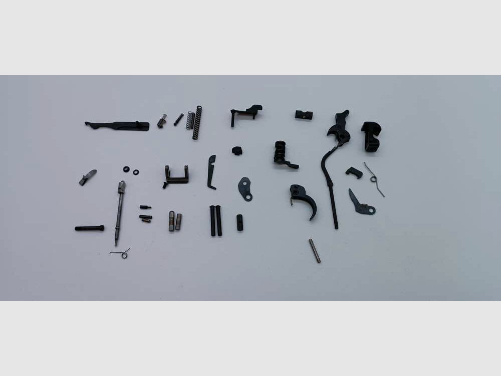 Onderdeelset/Parts Kit onbekende pistool vergelijkbaar met P38