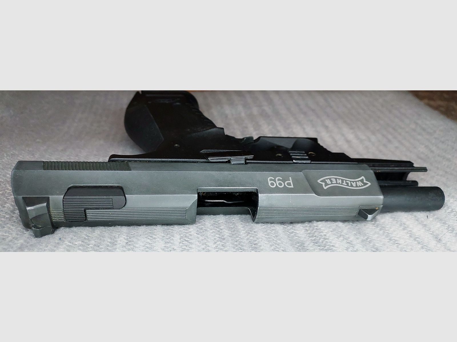 Walther P99 Schreckschuss Pistole 9mm P.A.K. (PTB 762) mit Multiabschussbecher