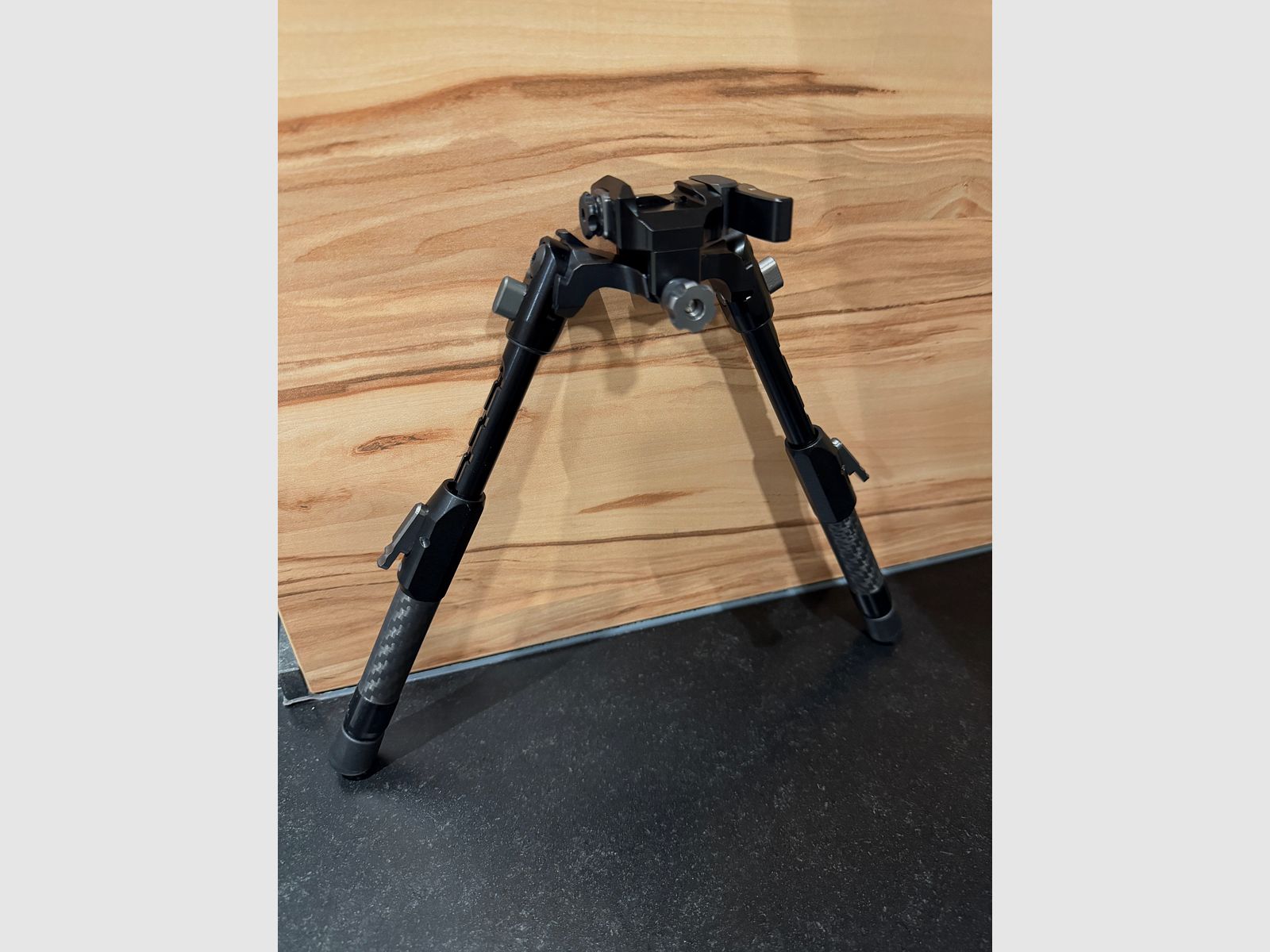 Tier One Tactical Bipod 180mm Carbon Taktisches Picatinny Zweibein Pan/ Tilt