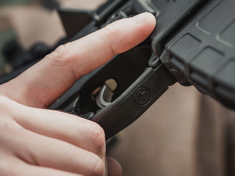 MAGPUL extended trigger guard polymer for AR15