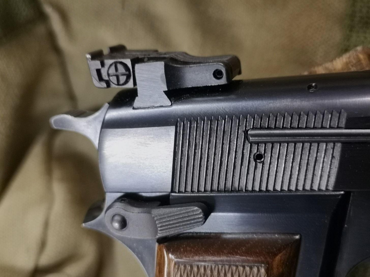 Browning High Power 9mm Para mit WS Peters Stahl PSWIII .22lr