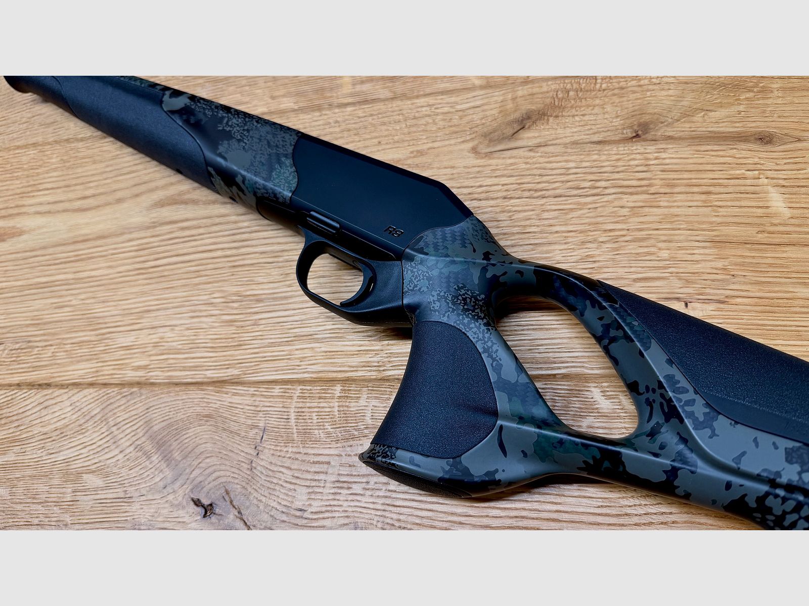 Blaser R8 Ultimate Carbon Huntec Camo housing / logo black / semi weight