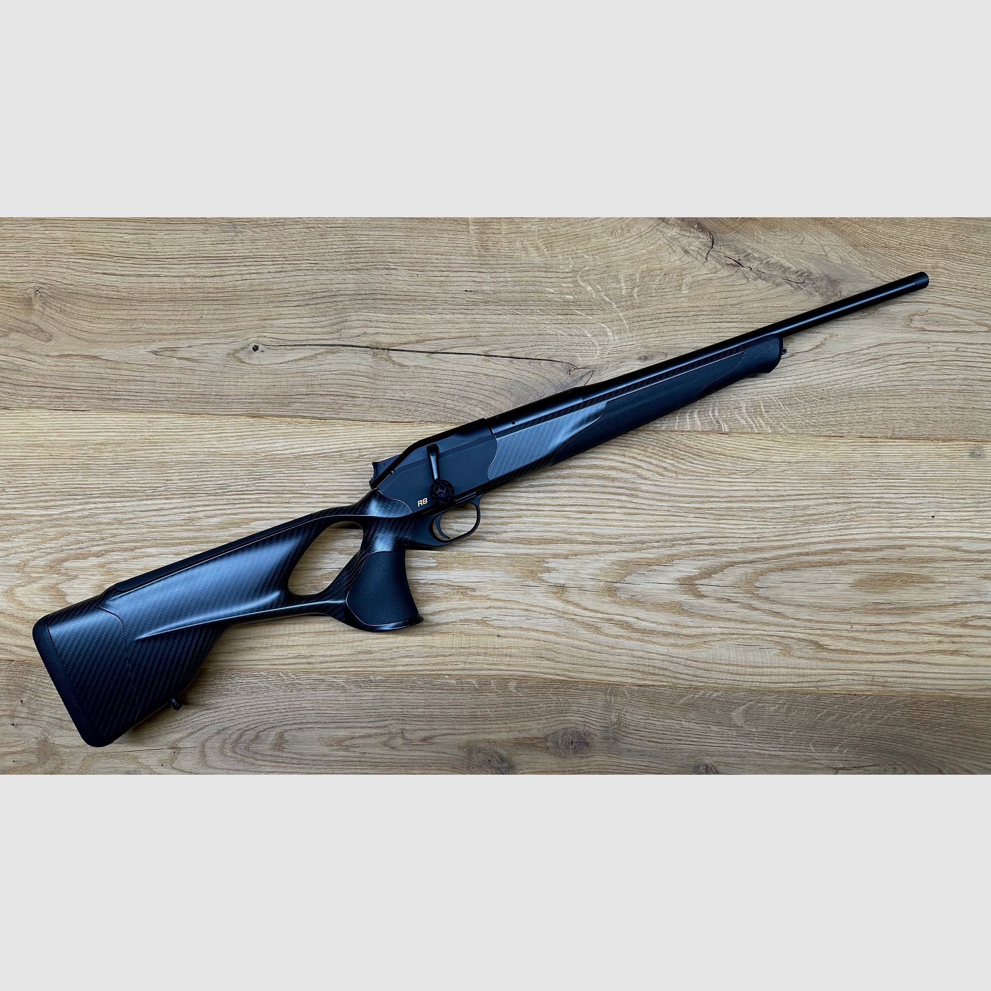 Blaser R8 Ultimate Carbon / Atzl Match-Jagd-Abzug / gekürzter Lauf / M15x1 / Kaliber nach Wahl / AH Kammergriffkugel