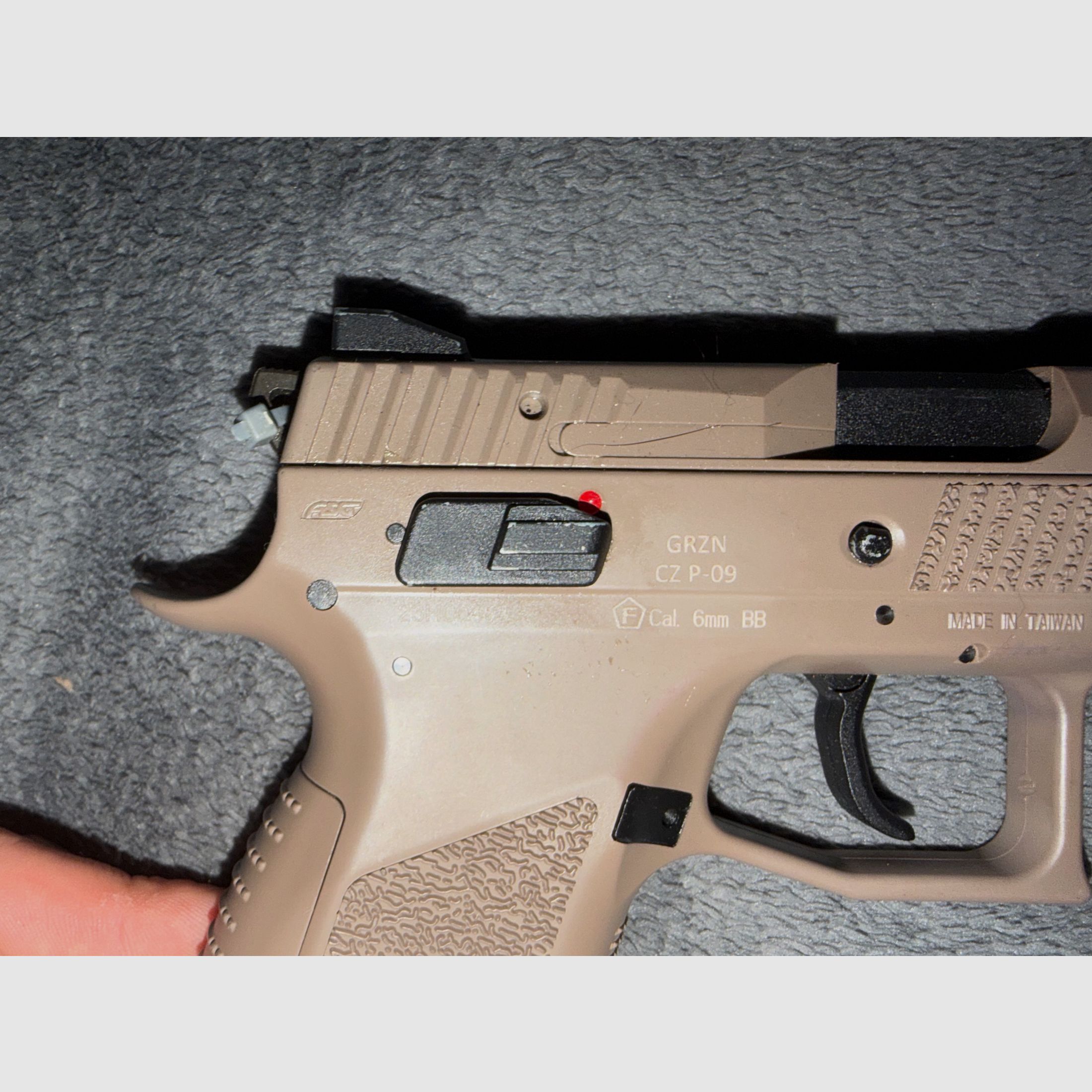 Airsoft-Komplettpaket – Avalon M4 + CZ P-09 + umfangreiches Zubehör, Bild 14 von 20