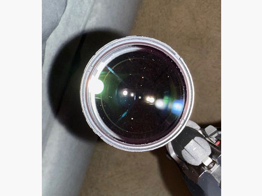 Kahles HELIA 2,4–12×56i con riel.