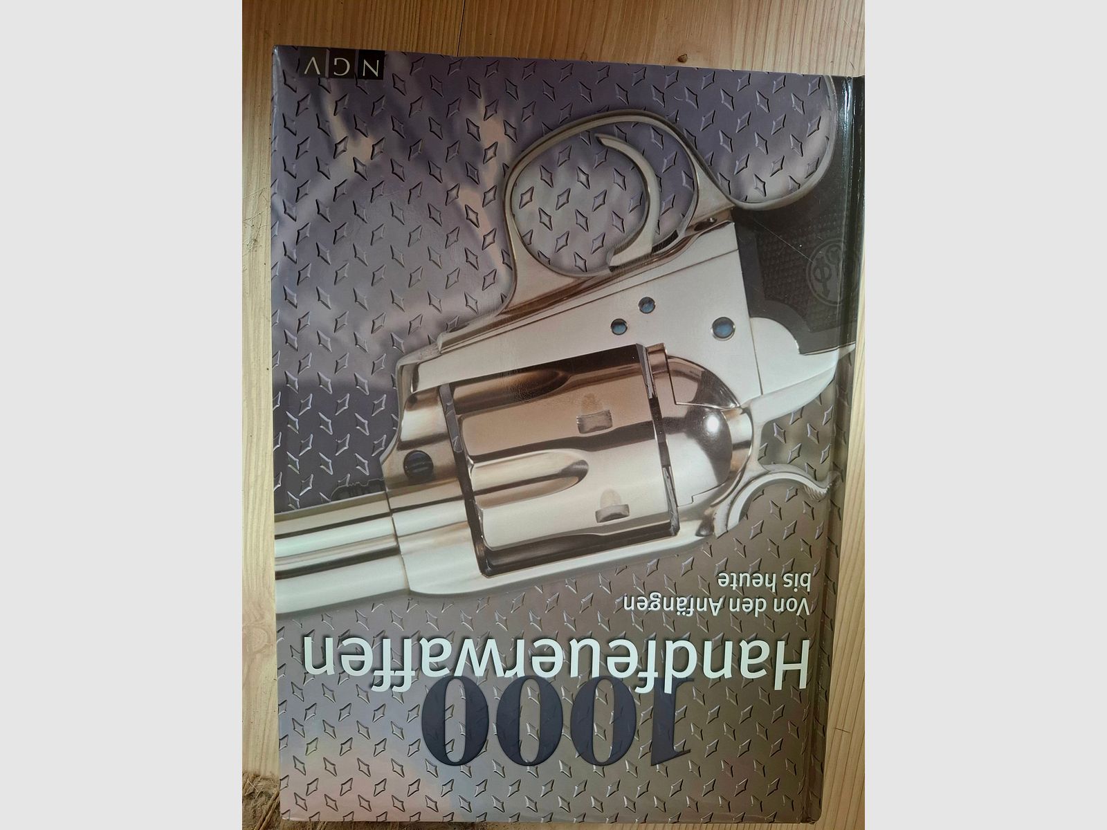 Konvolut aus verschiedenen Waffenbüchern