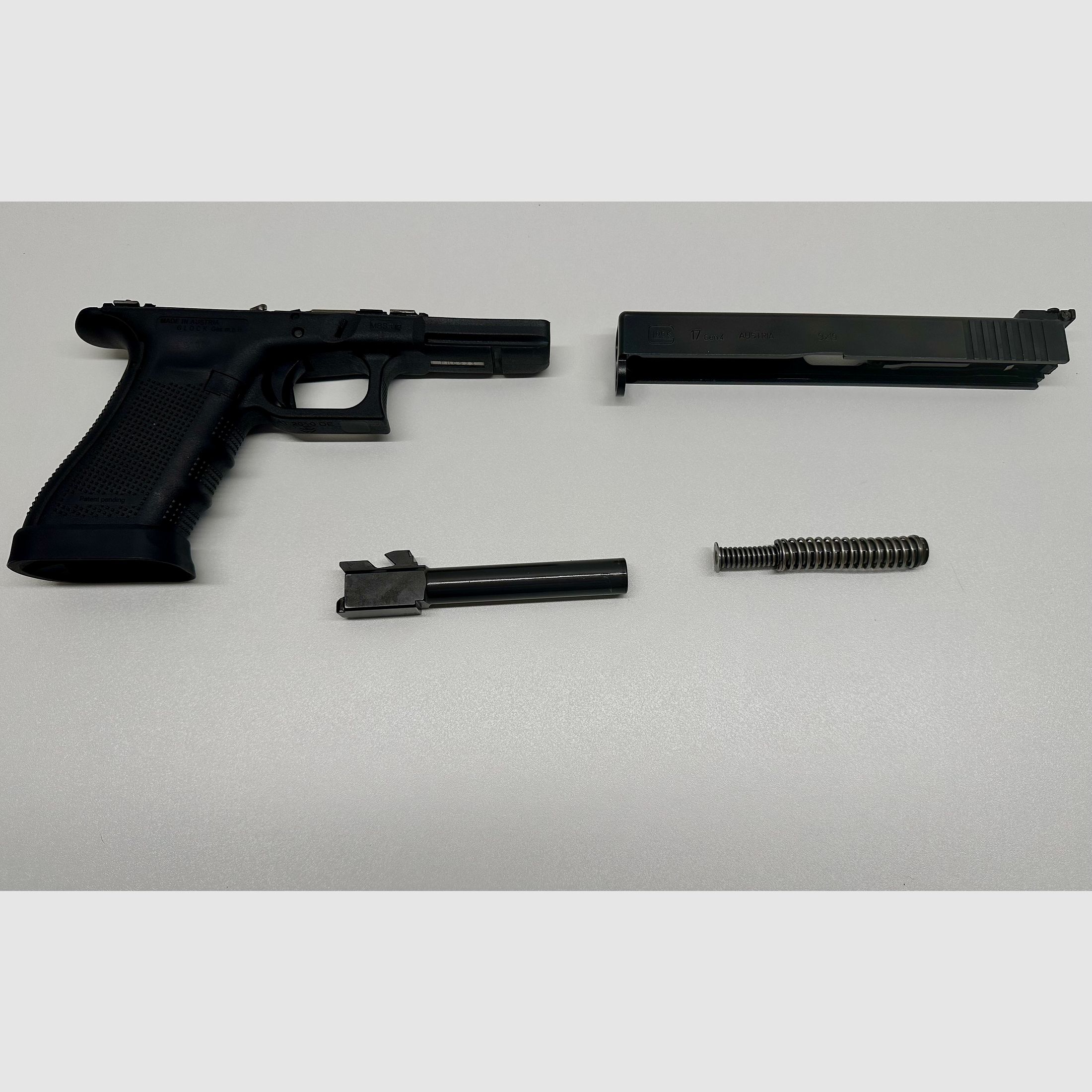 Glock 17 Gen. 4 Kal. 9mm Luger mit reichlich Zubehör und Tuning-Parts