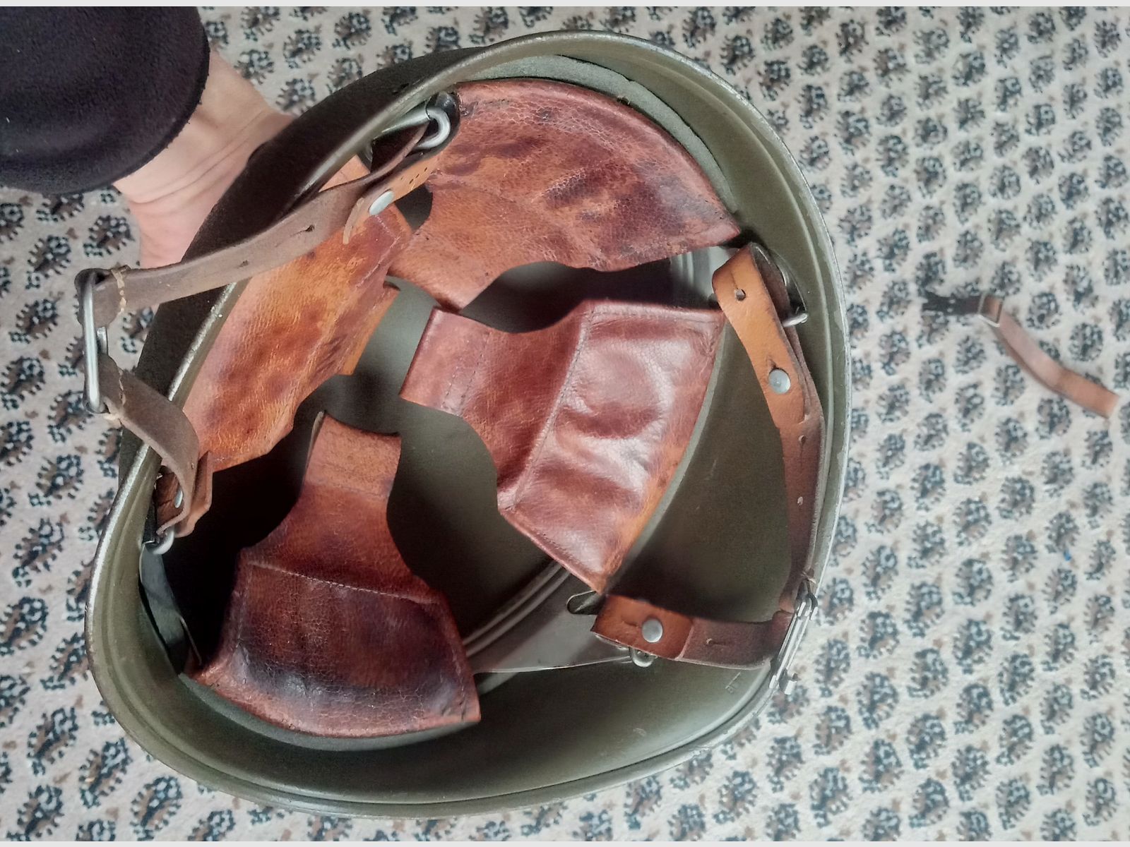 Schweizer Armee Helm aus U-Boot-Stahl in kleiner Größe 55-56 / ideal für Zivilschutz / Stahlhelm Swiss Made