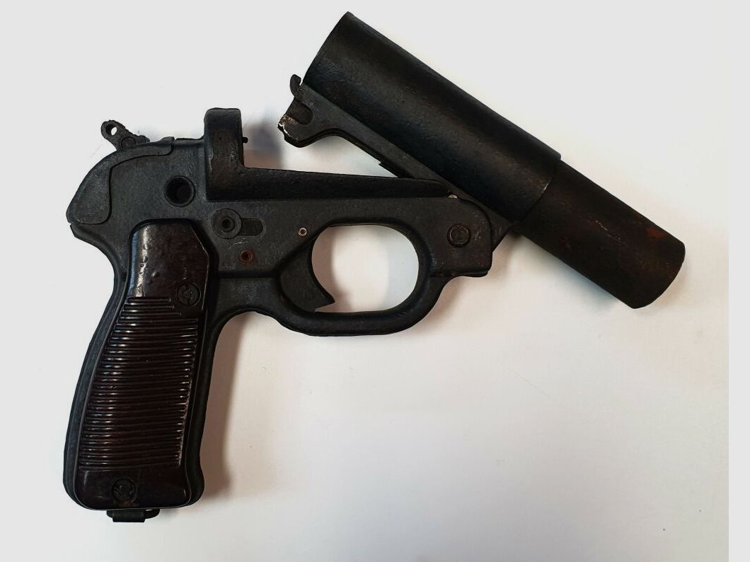 Schneider Hugo Signal Pistol Schneider Hugo Model 42 - 4 (Signal)