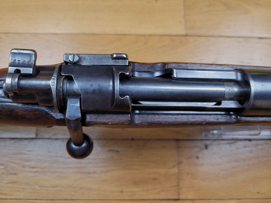 Sehr schöne K98 Büchse aus der frühen Zeit des Dritten Reichs – Code S42/G, hergestellt von Mauser – nicht monomatrikuliert – Waffe von April 1935 – hervorragender mechanischer Zustand – Lauf in Top-Zustand – Sehr schöne, seltene Waffe in ausgezeichnetem Zustand, Bild 18 von 35