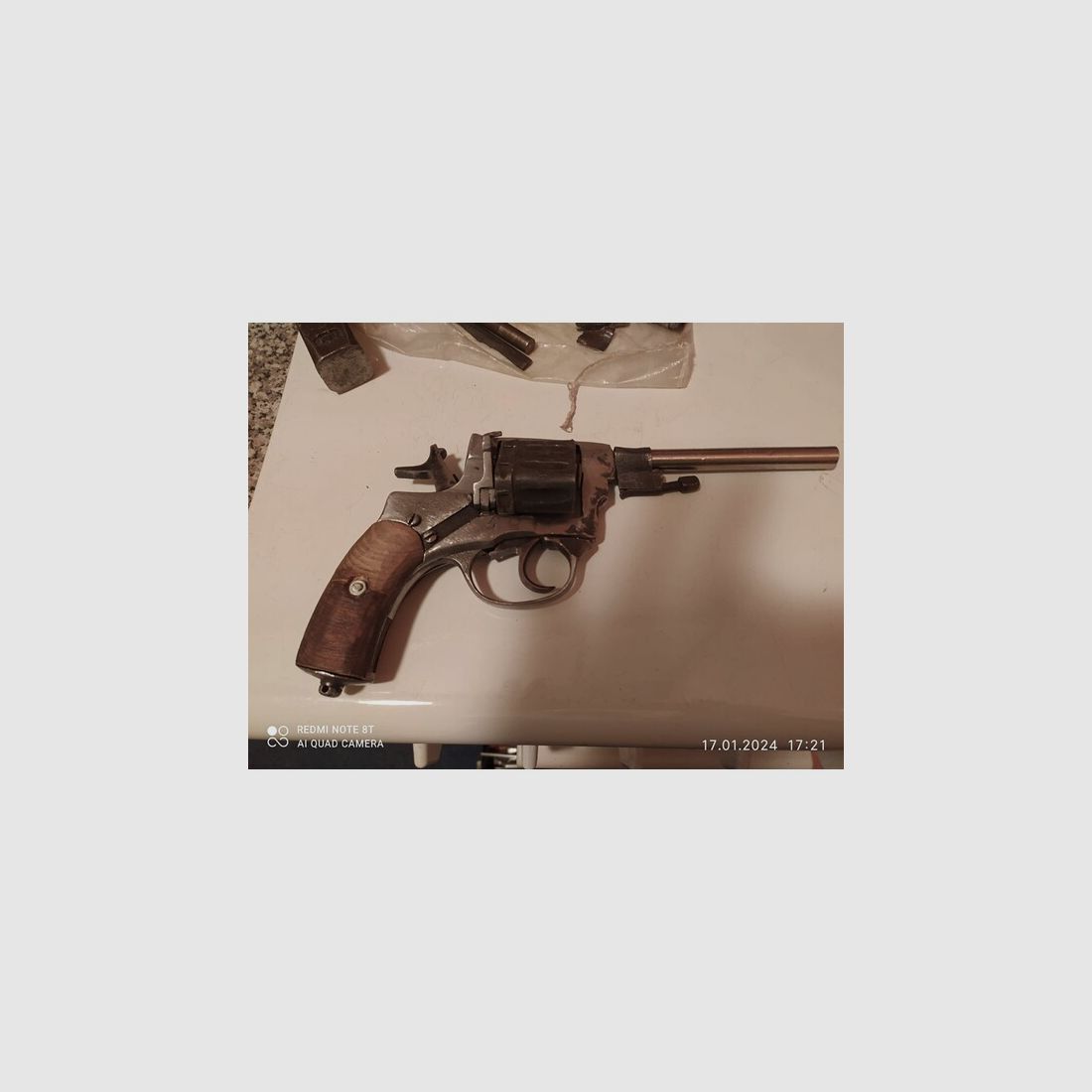 Revolver Nagant Deko DEFEKT Bodenfund Konvolut Teile