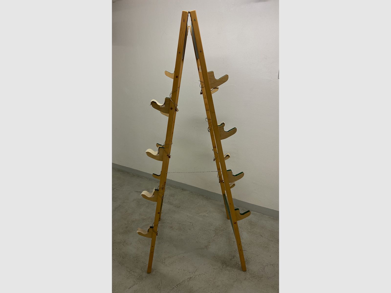 Gun rack - wood - stand - freestanding - guns lockable