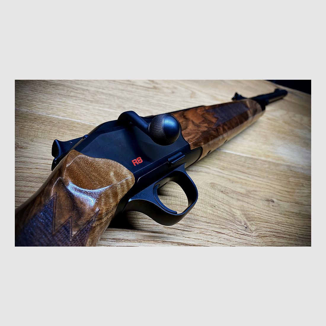 Blaser R8 Kilombero / HK 7 / Kal. .375 H. & H. Mag. / Offene Visierung / Kickstop / TRAUMWAFFE