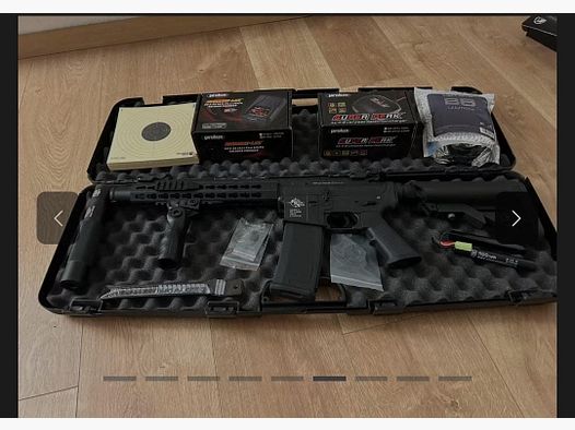 Airsoft assault rifle with pistol and accessories