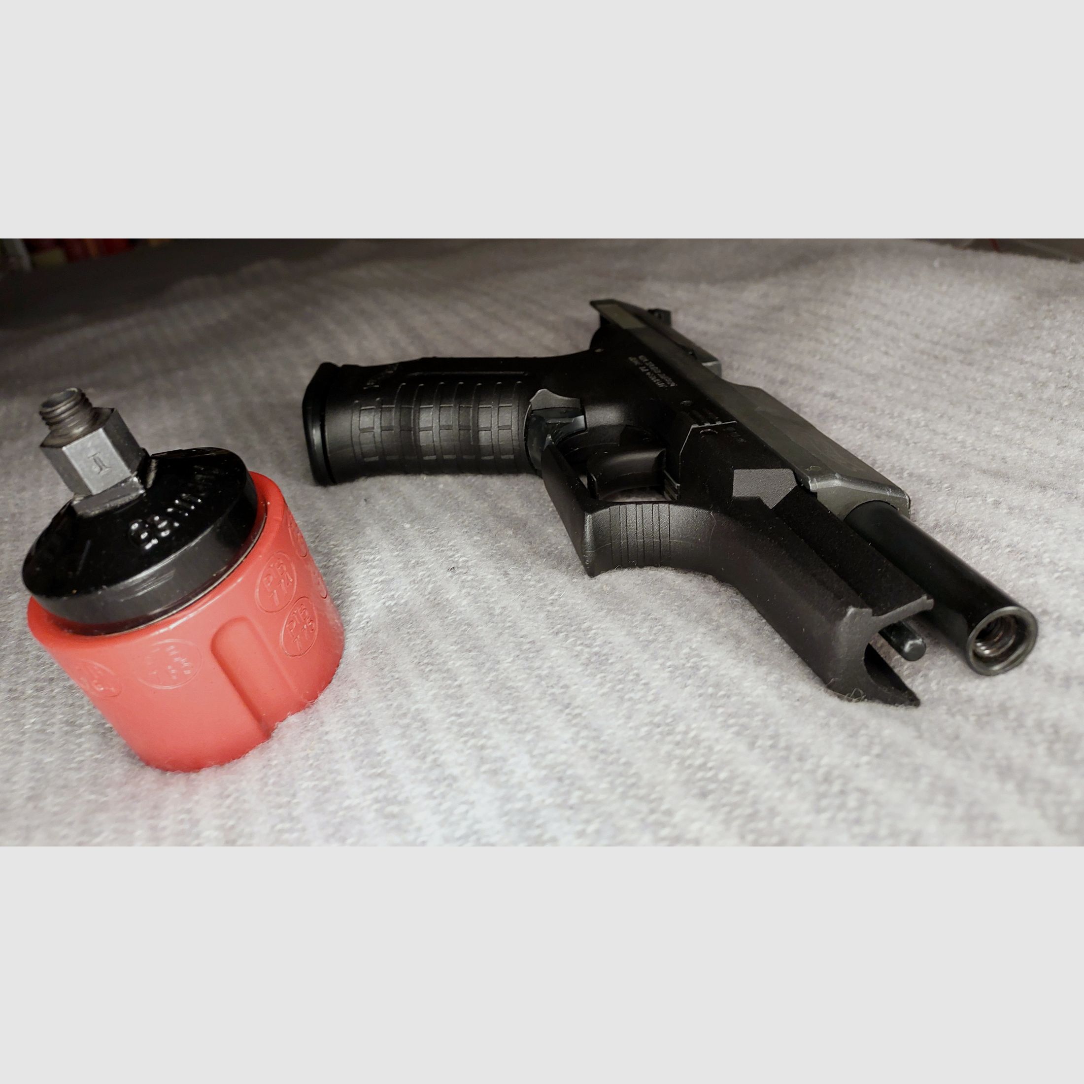 Walther P99 Schreckschuss Pistole 9mm P.A.K. (PTB 762) mit Multiabschussbecher