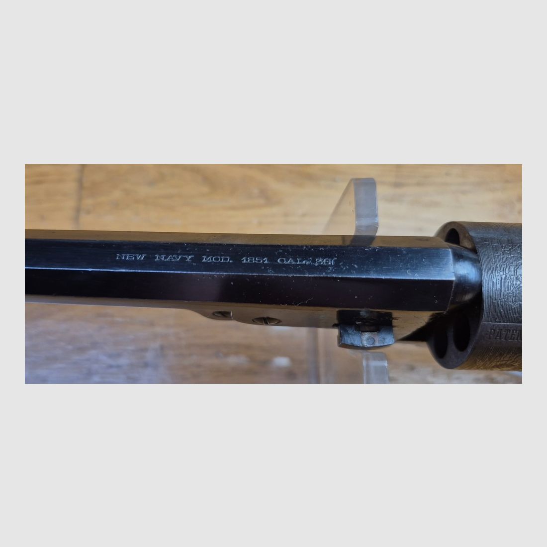 Buon revolver Colt 1851 Navy — Cal.36 polvere nera (PN) — Fabbricazione Uberti Gardone (logo ingranaggio punzone 1969) — Buona canna Buona meccanica — BE+, immagine 1 di 24