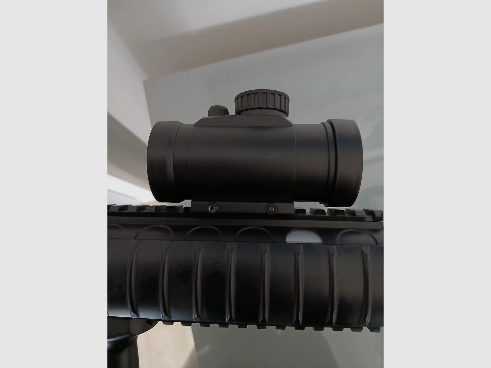 Elektrisches Softairgewehr M4 mit Laservisier! Airsoftgewehr Luftgewehr Neuwertig! Garantie!