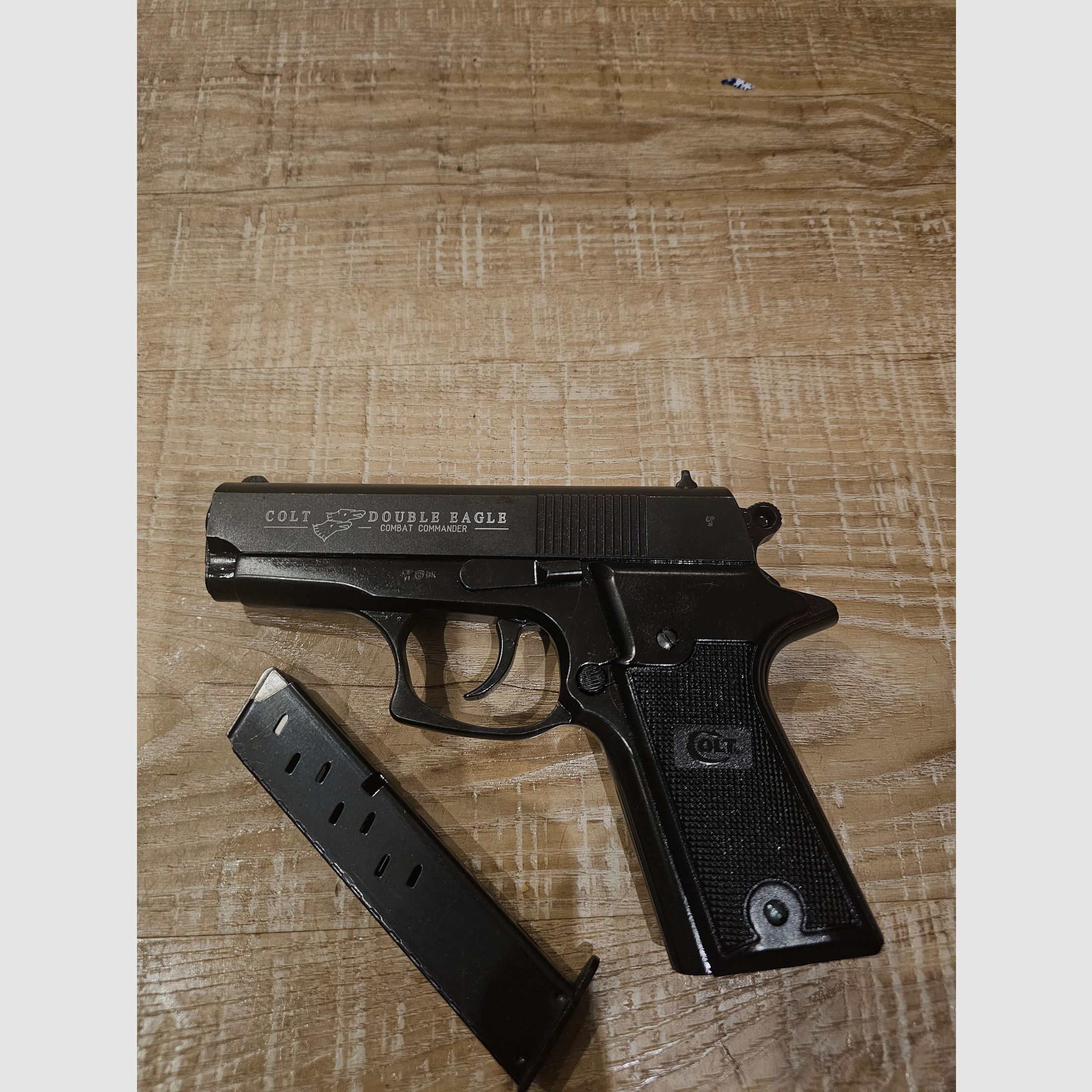 Schreckschusspistole Colt Double Eagle Combat Commander im Kaliber 9mm P.A.K.