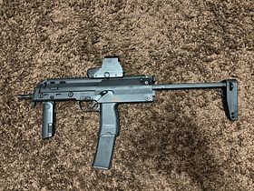 Umarex Heckler & Koch MP7 A1 GBB Airsoft incl. Red Dot & 3 Magazines – Top Condition