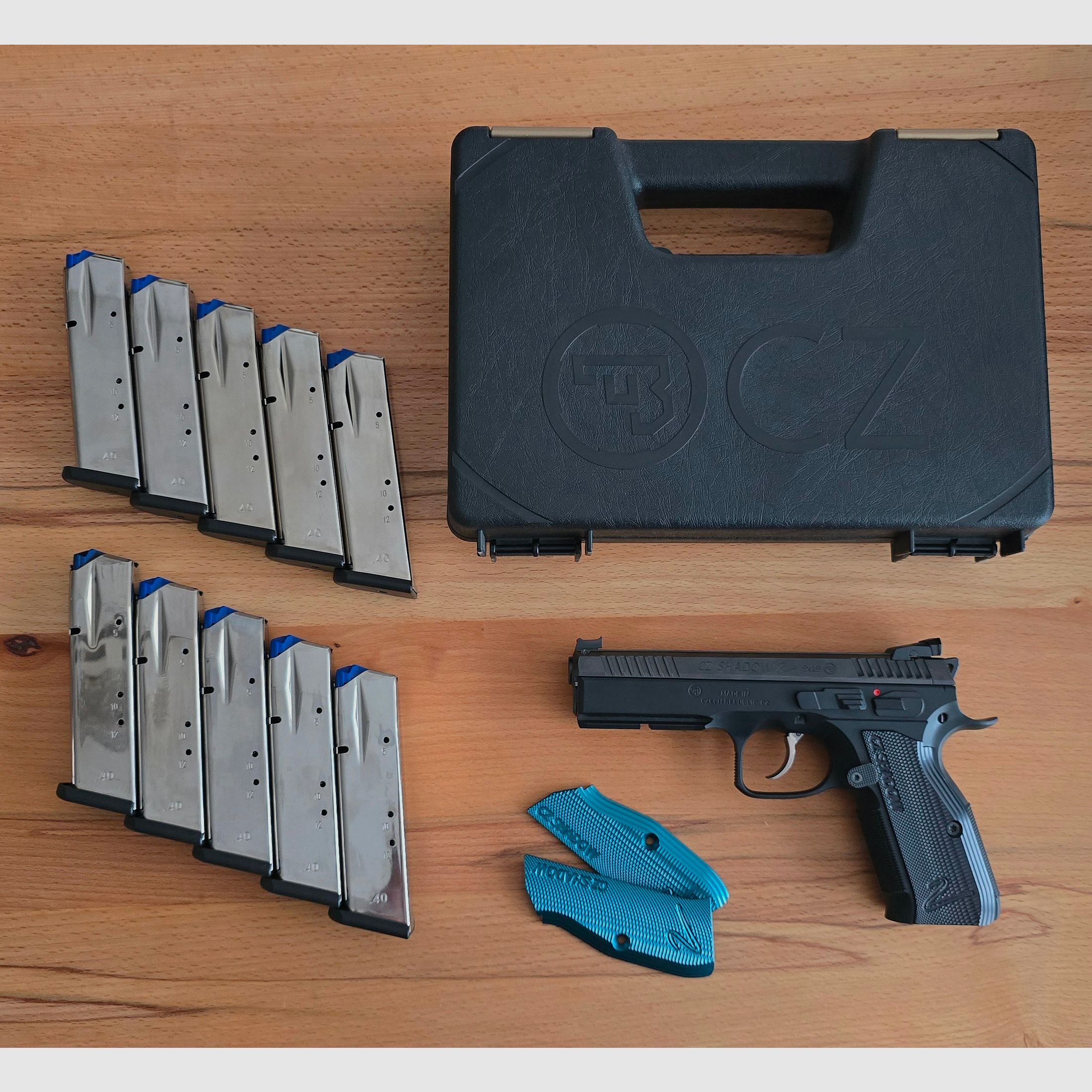 CZ Shadow 2 inkl. 10 Magazinen und schwarzen Griffschalen 