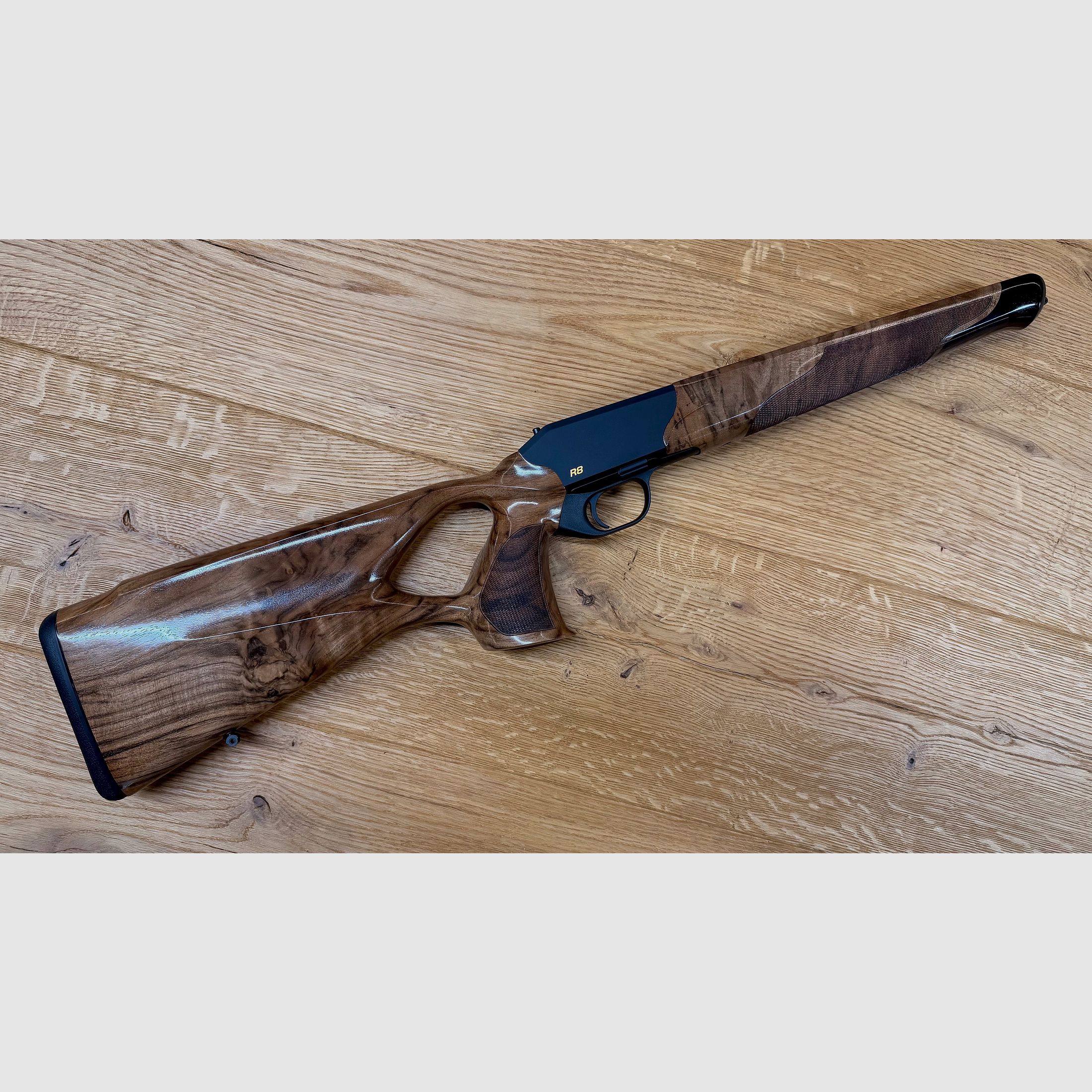 Blaser R8 Success Schäftung / Holzklasse 4 / R8 Logo in Gelb / top Holz absolute Gelegenheit