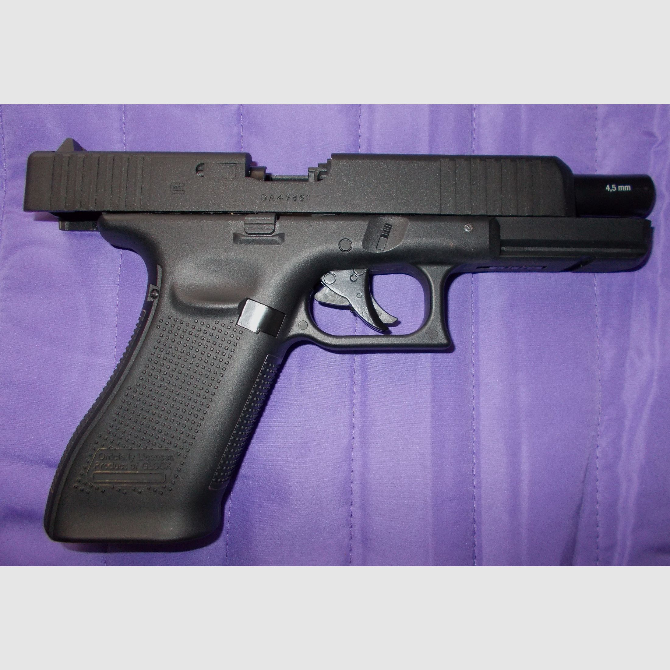 Umarex Glock 17 Gen 5 Blowback 4.5mm DIABOLO + 2nd magazine and case