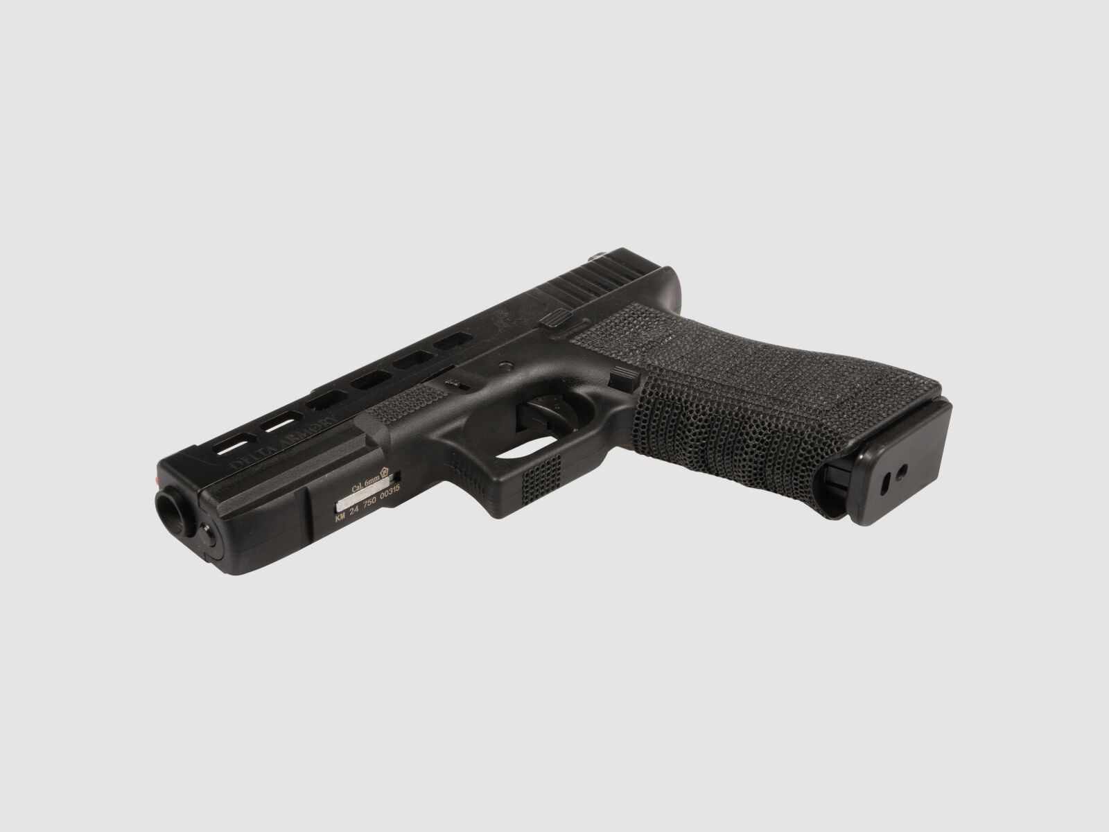 P06 GBB Airsoft Pistool met Grip Stippling in Zwart | Delta Armory