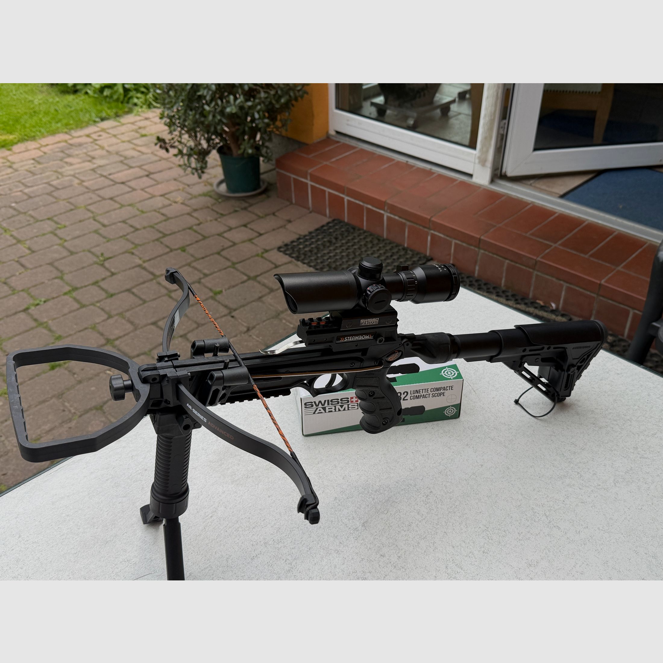 Armbrust Steambow AR-6 Stinger II Survival avec lunette de visée et divers accessoires :