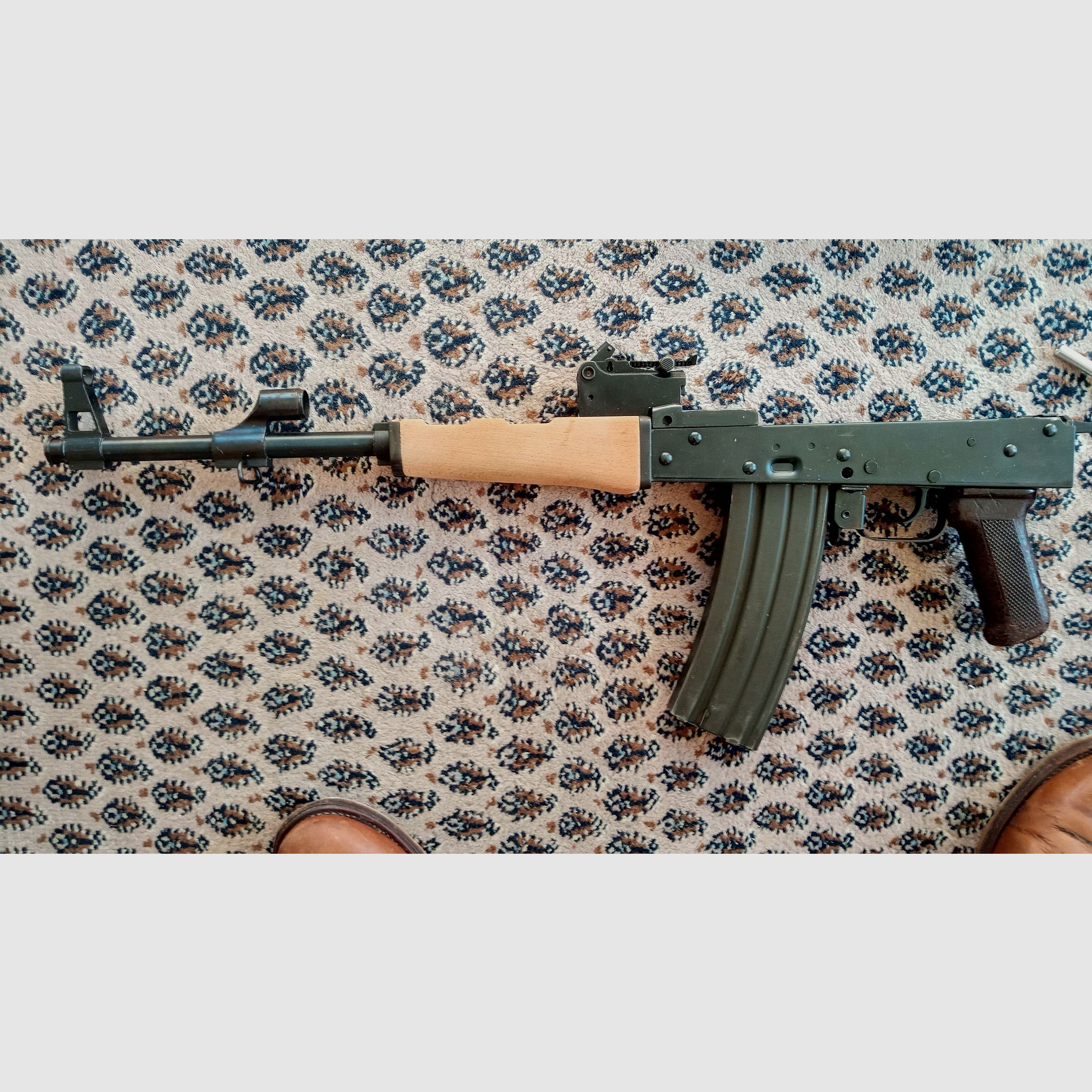 Originele AK47 (niet AKM!) onder houten handbescherming van beukenhout / Aangepast voor GSG Cybergun Co2 AK47 (China-Yunker)