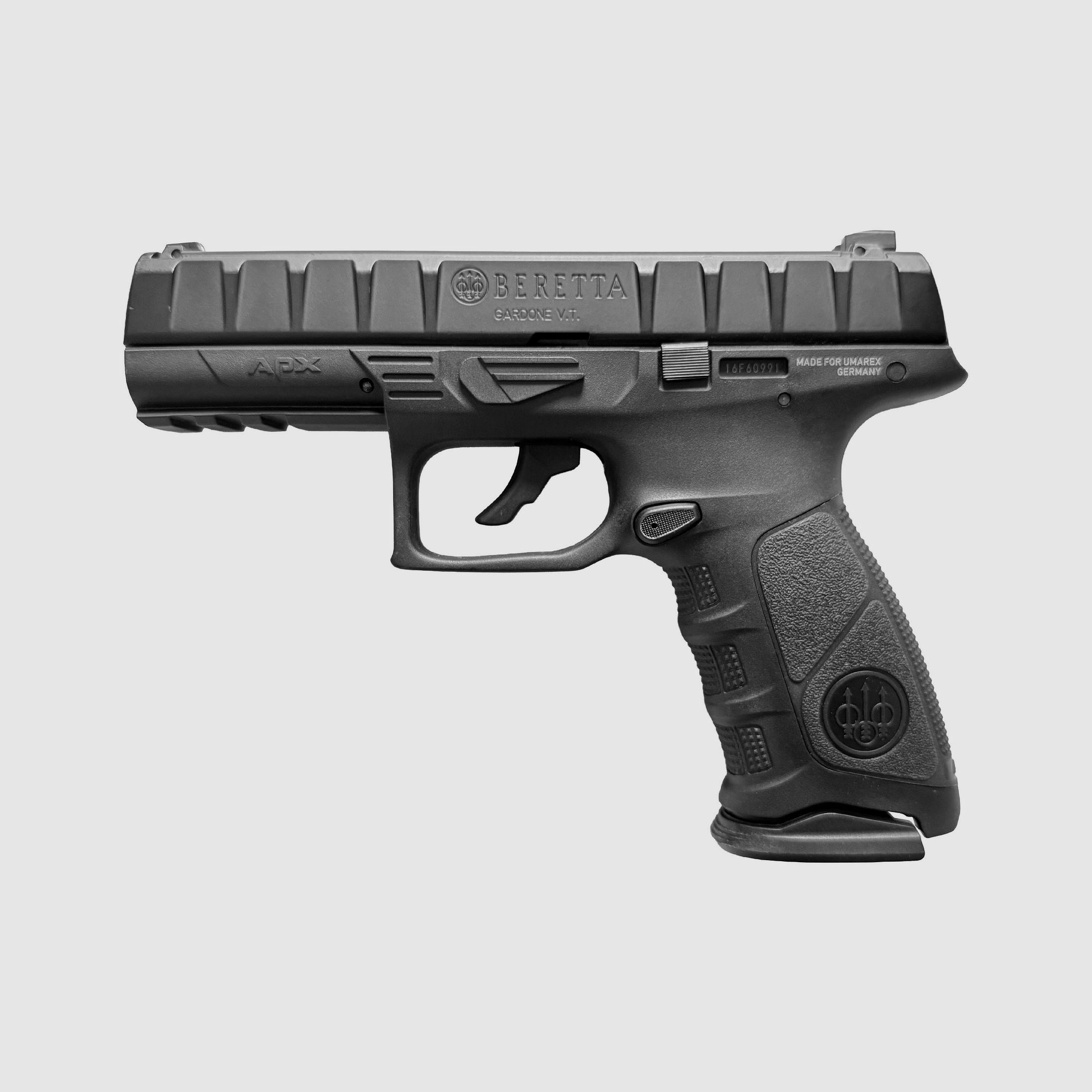 Pistolet à air comprimé Beretta APX CO2 cal. 4,5 mm BB noir avec glissière en métal - 3 chargeurs - 5 capsules de CO2 - Comme neuf