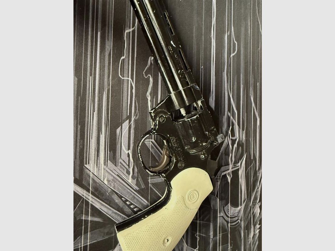 Defekter Airsoft Revolver