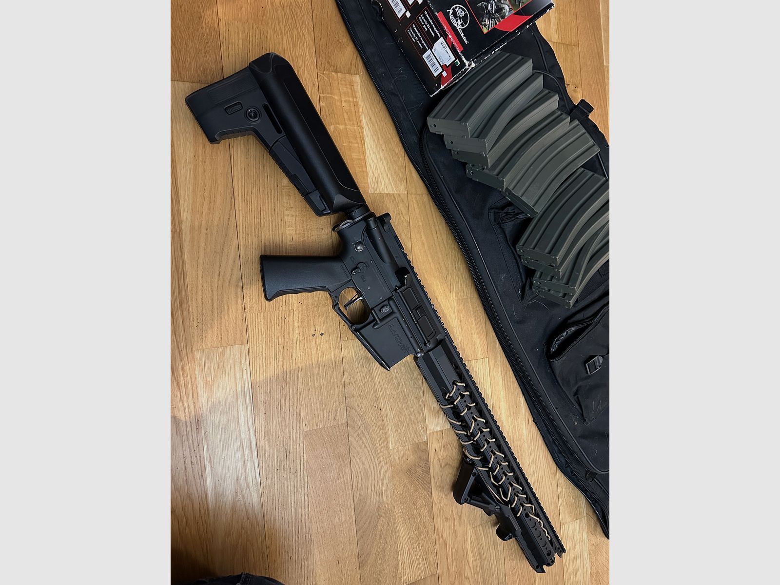 Krytac LVOA mit Magazinen, Tasche und Griff