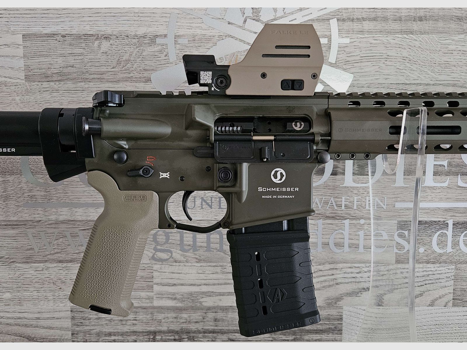 Neuware vom Fachhandel - Schmeisser AR15 M5FL Sondermodell MAGPUL 16,75" OD Green .223Rem mit Optik