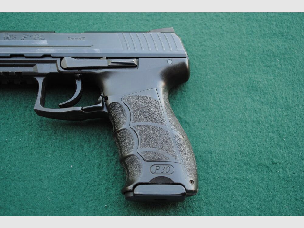 Heckler & Koch P 30L V1, police pistol, complete accessories including holster