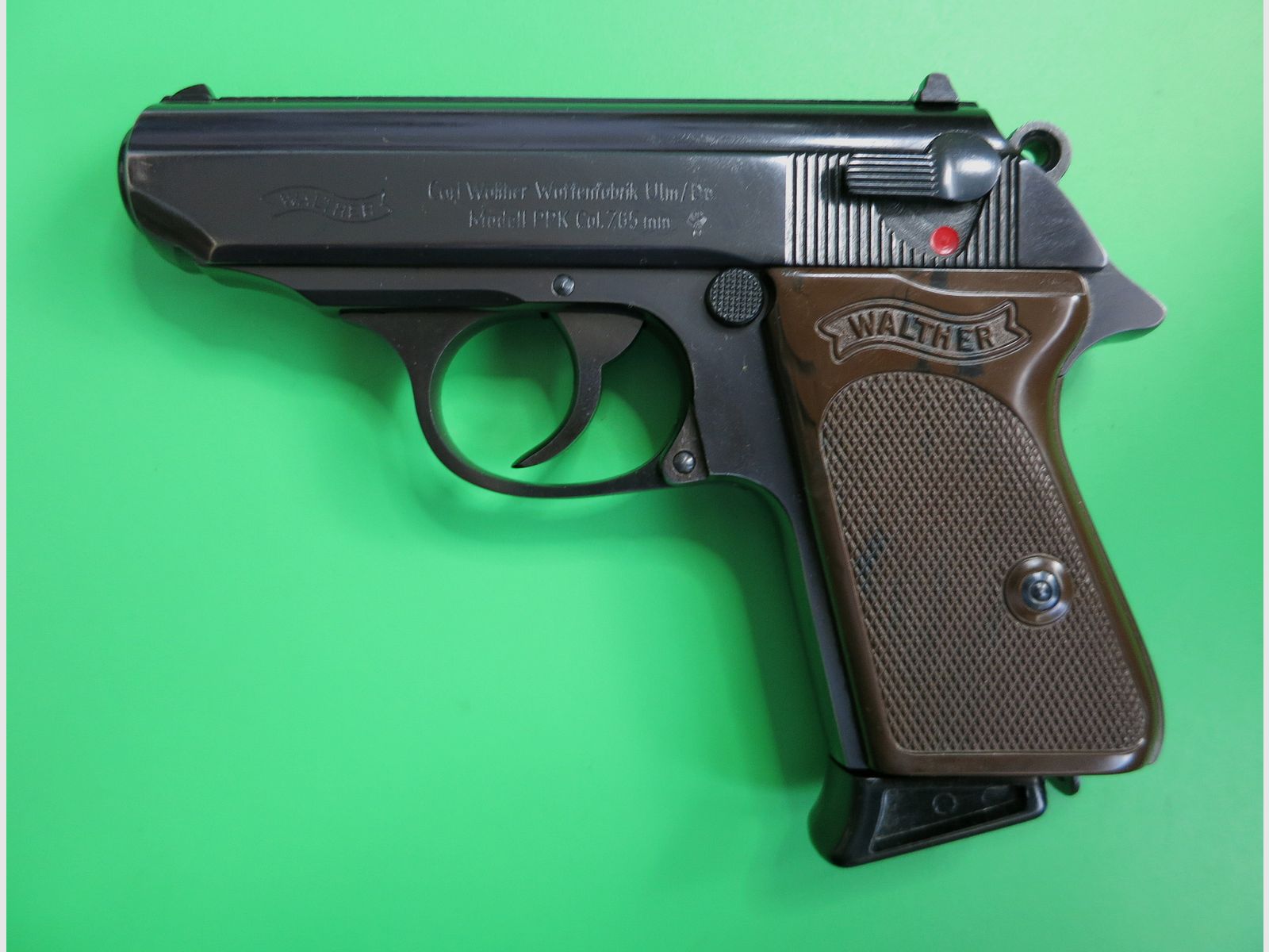 Pistola semiautomatica, Walther PPK, cal. 7,65 mm Browning, impugnature marroni       #81
