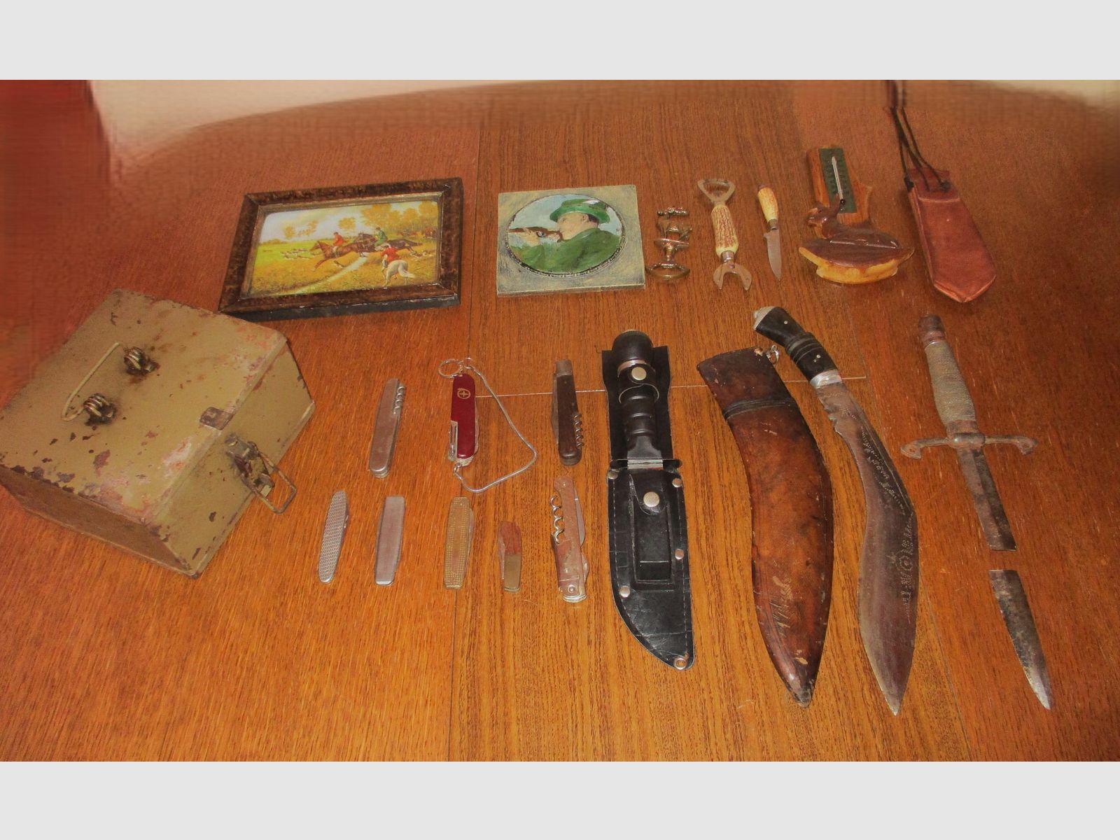 alte Dekoteile, Schweizer Taschenmesser, Jagdbilder, Flaschenöffner, Deko Gewehr, Schwert