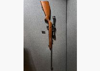 Karabin powtarzalny małego kalibru .22 lr z optyką