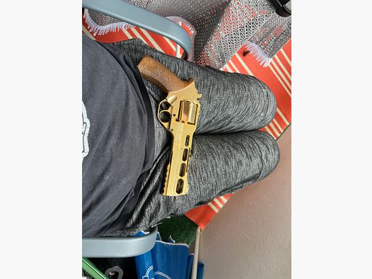 Revolver " CHIAPPA " von FireArms limitiert, 18 Karat Vergoldet