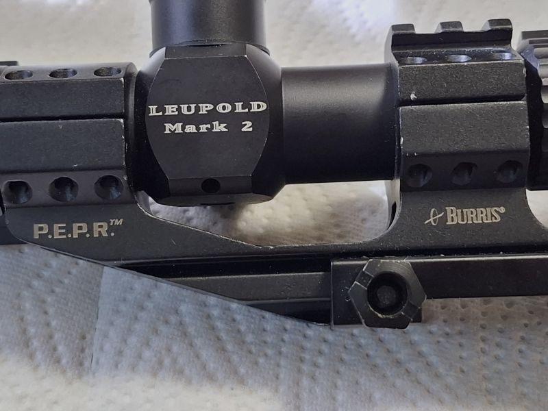 Leupold Mark 2 Zielfernrohr mit Halterung