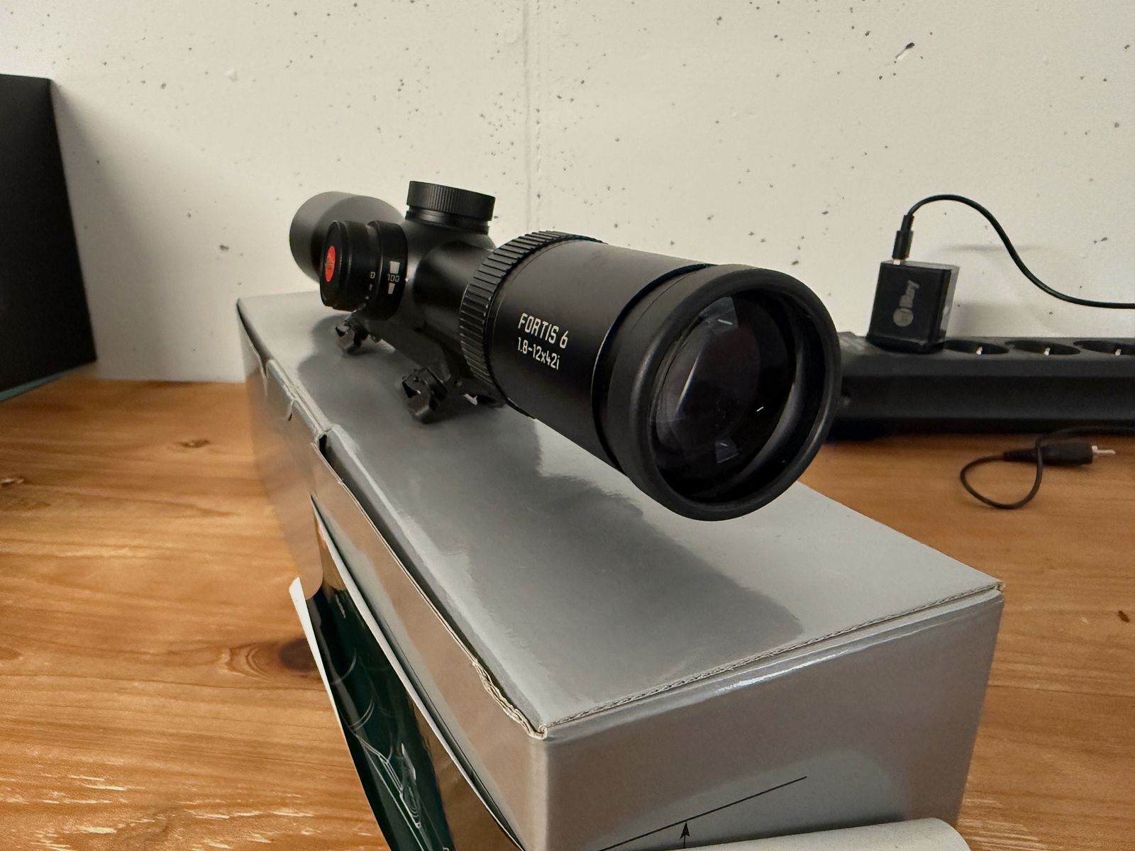 Leica Fortis 6 1.8–12x42i L-4a mit Schiene – Neuwertig aus 2024