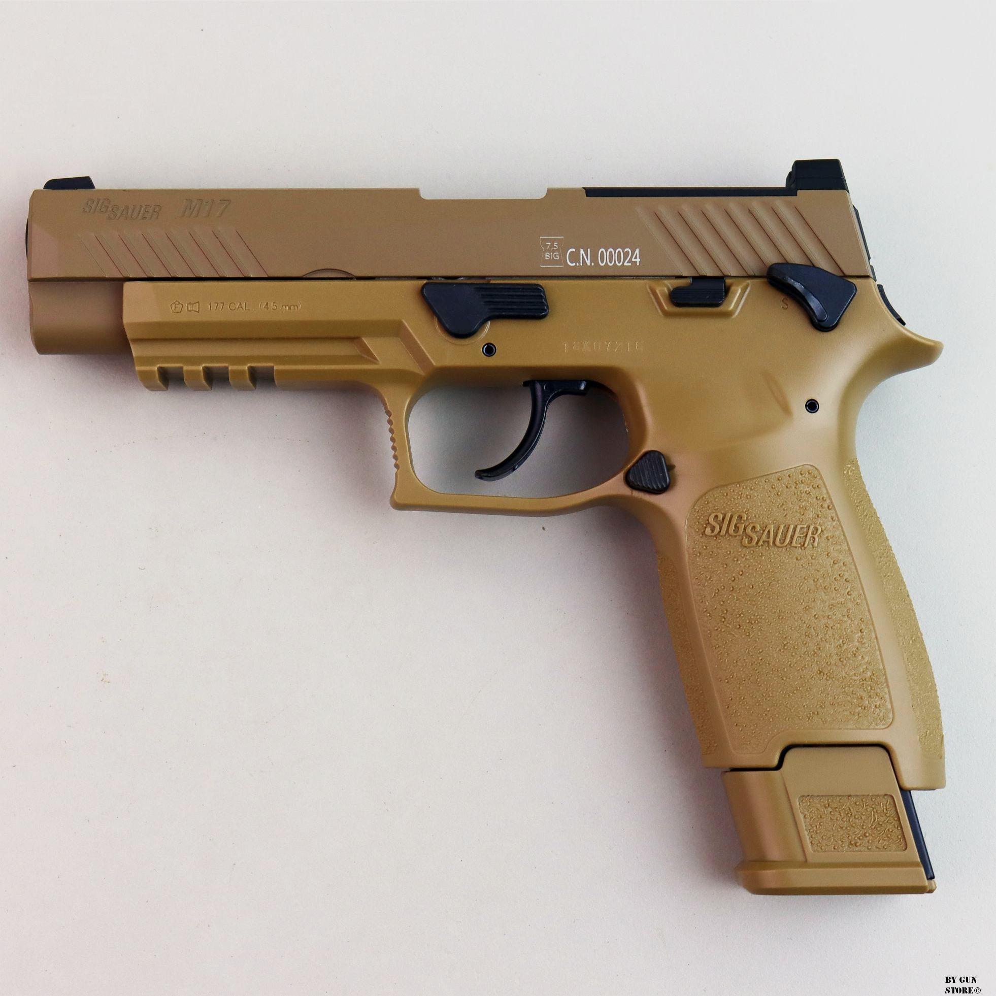 SIG SAUER AIR M17 CO2 4.5 COYOTE Pistol, afbeelding 1 van 6
