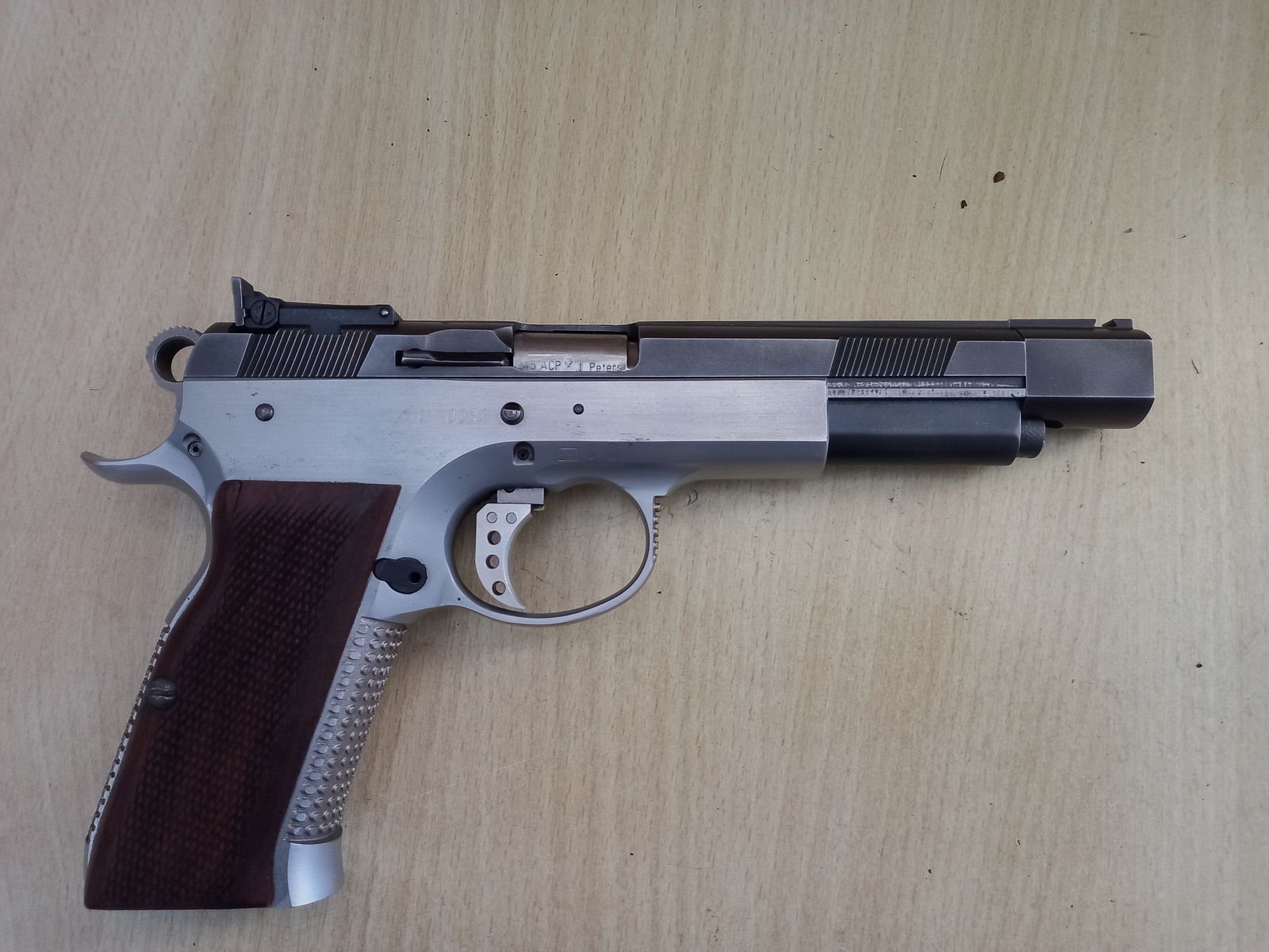 Tanfoglio Match, Joe Peters sports weapon tuning caliber 45 ACP with 4 magazines