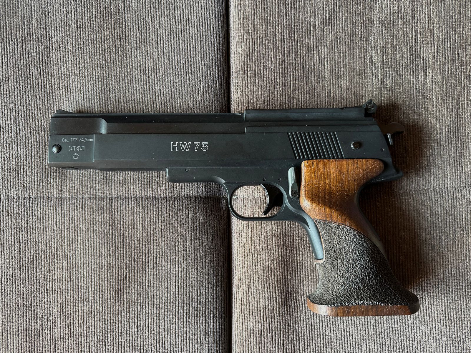 Weihrauch HW 75 pistolet pneumatyczny w stanie jak nowy