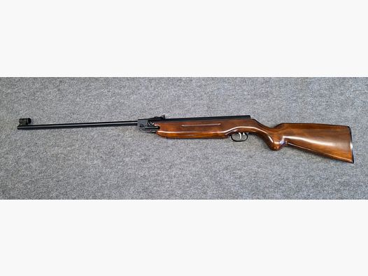 Weihrauch HW 35 z roku 1970 z oznaczeniem F, łamany barrel, wiatrówka kaliber 4,5 mm HW35
